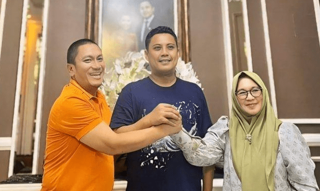 Pasangan Irwan Bachri Syam dan Puspawati Husler bersama Ketua Gerindra Sulsel Andi Irwan Aras (AIA).