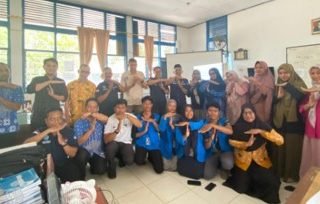 Mahasiswa KKN-DIK UPTD SMPN 3 BARRU Sukses Gelar Workshop Pemanfaatan teknologiSebagai Alat Pengembangan Media Pembelajaran