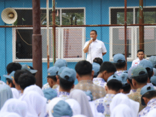 Bupati Luwu Timur Ajak Siswa SMAN 1 Malili Berani Bermimpi dan Jauhi Narkoba