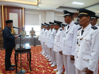 Bupati Luwu Timur Kukuhkan 14 Kepala Desa, Tegaskan Peran Garda Terdepan Pelayanan Publik