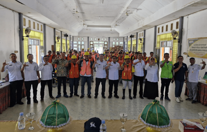 Kegiatan Pembekalan Teknis dan Uji Sertifikasi Tenaga Kerja Kontruksi (TKK) bertempat di Aula Kantor Kecamatan Mangkutana