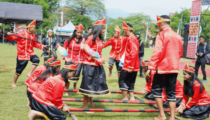 Pembukaan Musyawarah Adat Padoe
